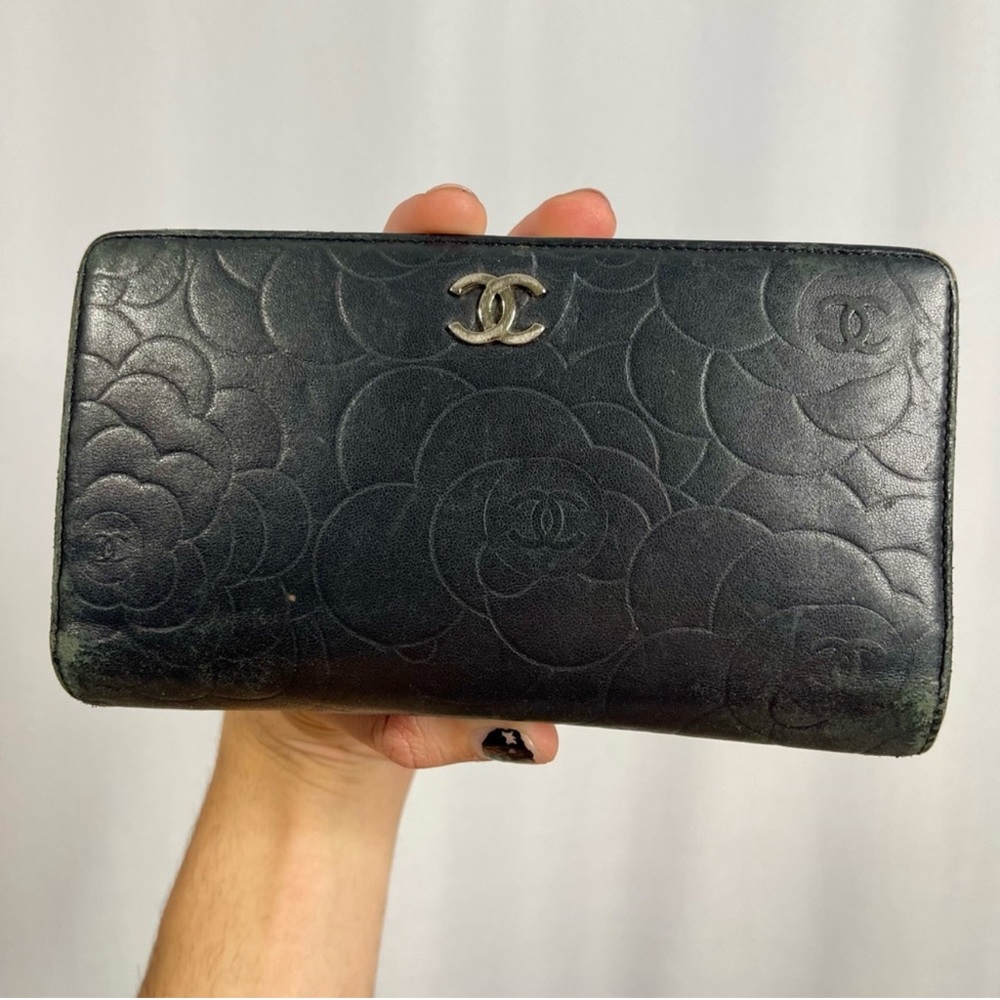 CHANEL | black/silver 'Camellia' embossed lambskin leather long bifold wallet